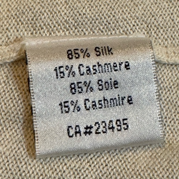 Chic Cream Turtleneck Cashmere Sweater - Picture 6 of 7